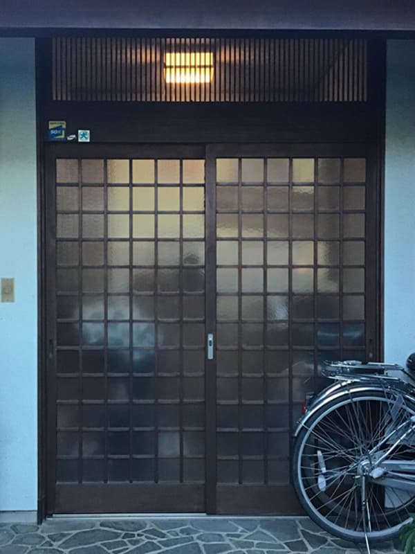 施工例 玄関 before