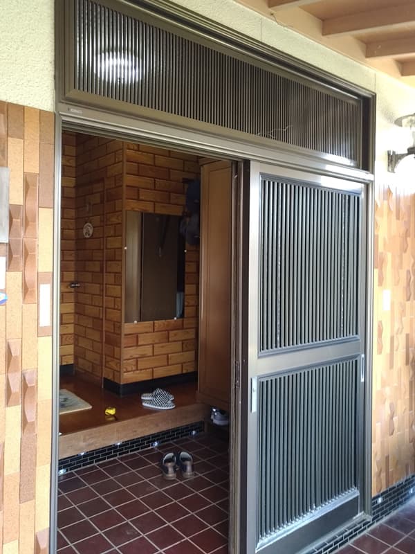施工例 玄関 before