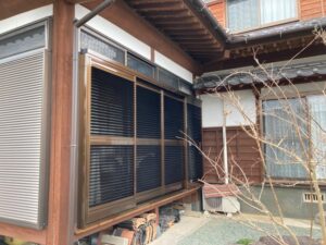 縁側の大きな窓にエコ引違い雨戸で台風対策 窓 ドアリフォームの専門店 熊本のフクシマ建材窓 ドアリフォームの専門店 熊本のフクシマ建材