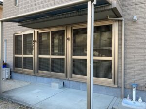 エコ引違い雨戸 シャッターや雨戸の取り付けが難しい窓への台風対策 In 宇土市 窓 ドアリフォームの専門店 熊本のフクシマ建材窓 ドアリフォームの専門店 熊本のフクシマ建材