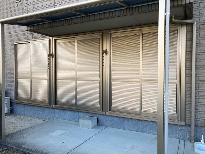 エコ引違い雨戸 シャッターや雨戸の取り付けが難しい窓への台風対策 In 宇土市 窓 ドアリフォームの専門店 熊本のフクシマ建材窓 ドアリフォームの専門店 熊本のフクシマ建材