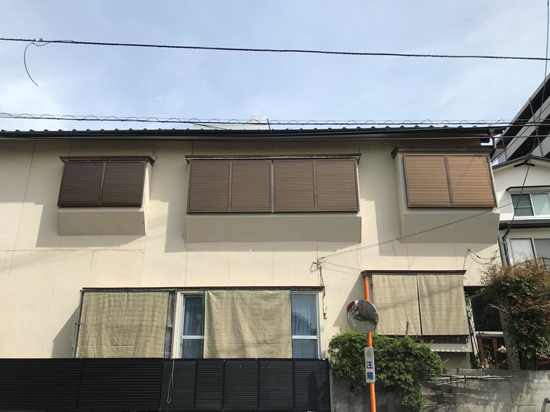 2Fの出窓の台風対策　エコ引違い雨戸＆エコ面格子　in熊本市中央区